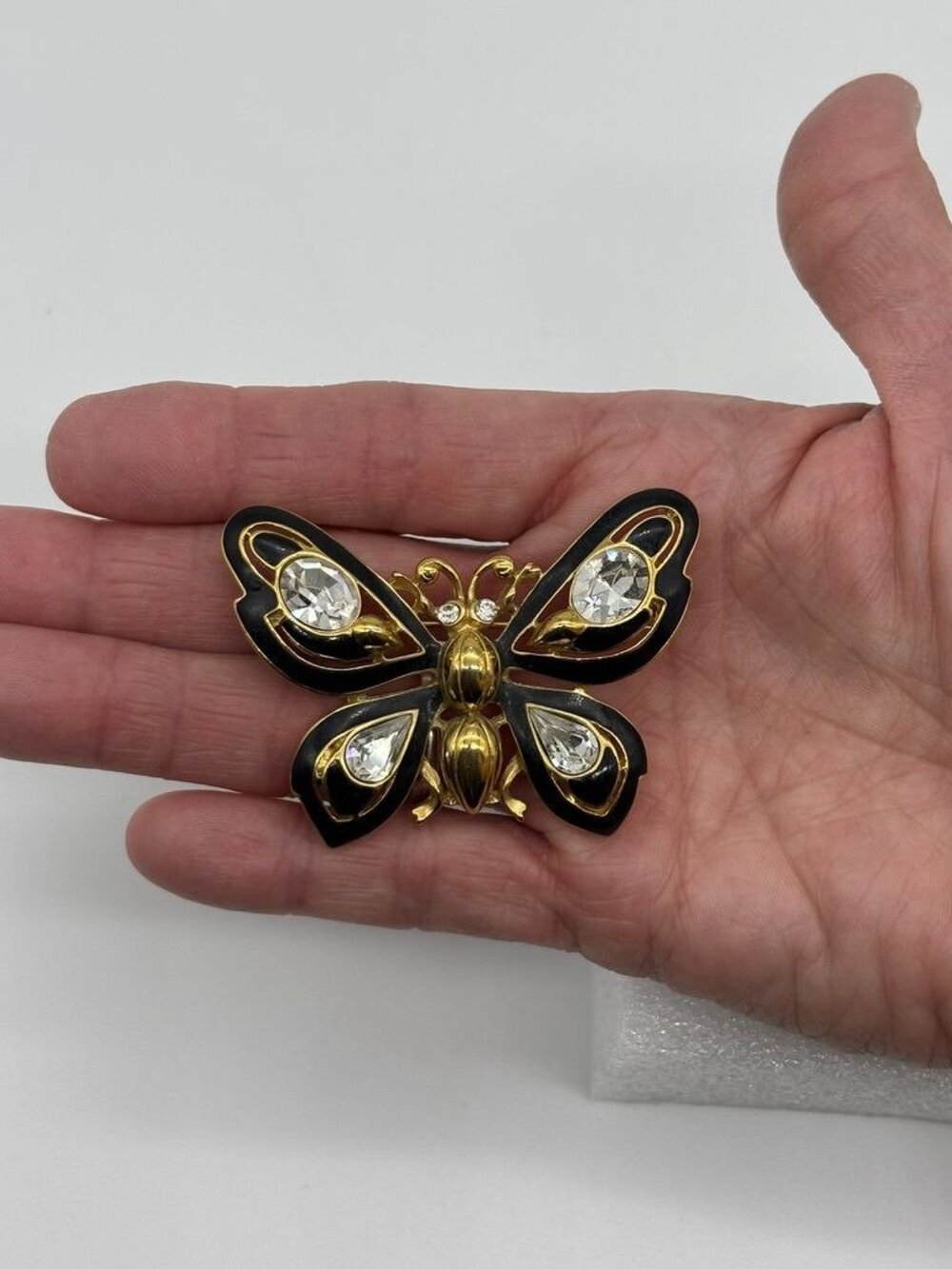 Vintage Trifari Butterfly Brooch Gold Tone Black Enamel Clear Rhinestones Signed - Picture 7 of 16